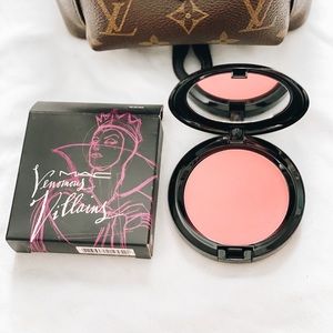MAC VENOMOUS VILLAINS “Oh So Fair”